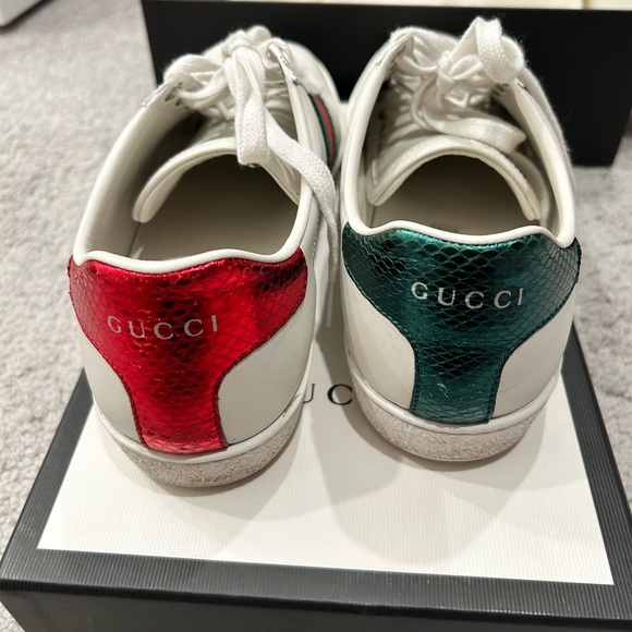 Women Gucci Sneakers - Picture 4 of 10